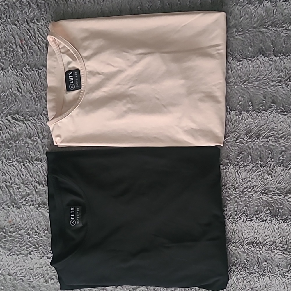 2 Cuts Clothing Size L.